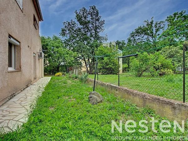A VENDRE à DRAGUIGNAN - Proche centre-ville, rez-de-villa avec jardin privatif