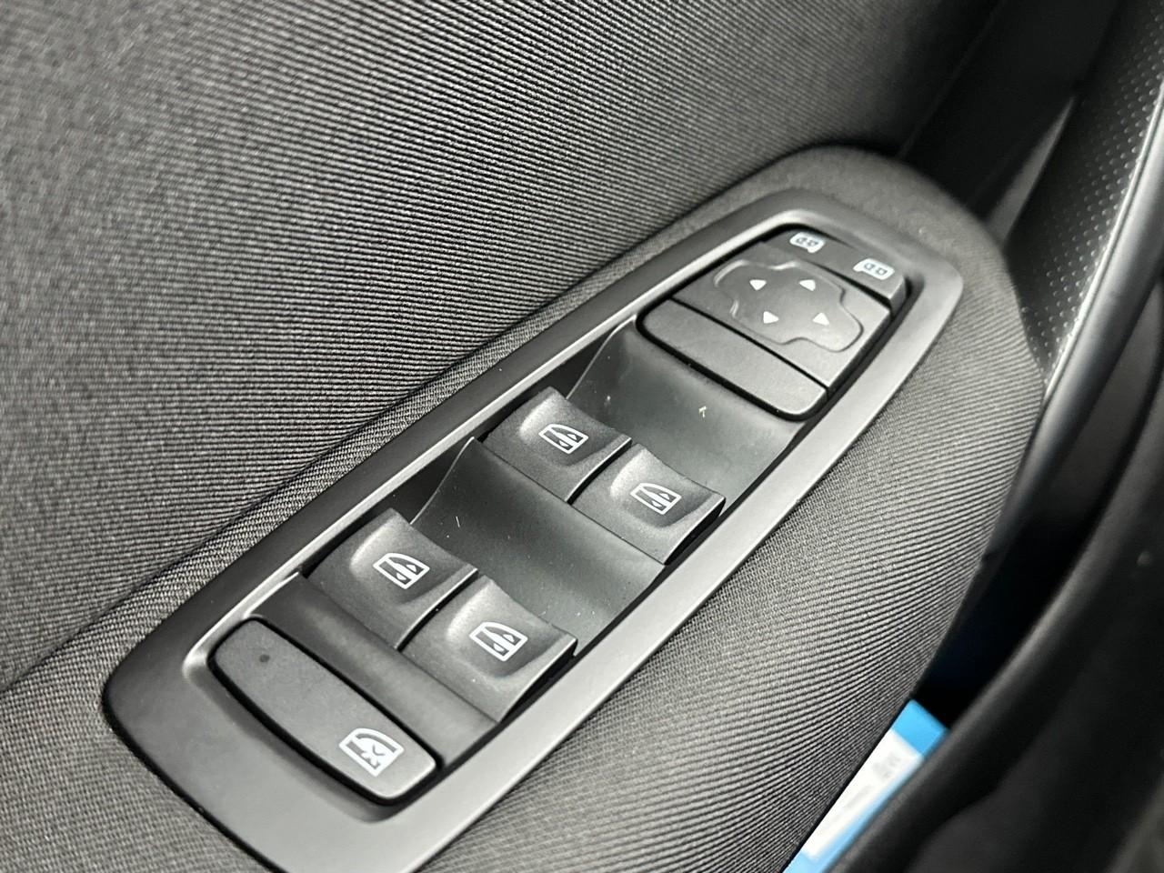 Renault Megane megane iv berline blue dci 115 evolution — photo 17