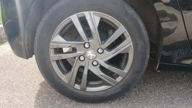 Peugeot 208 puretech 100 s&amp;s bvm6 — photo 15