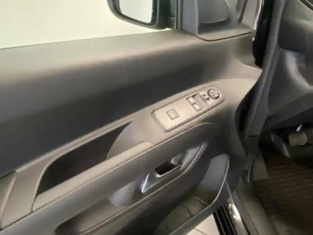 Peugeot Partner m diesel 130ch automatique pack premium connect — photo 12