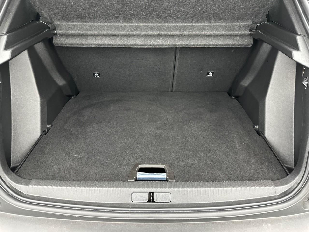 Peugeot 2008 hybrid 136 e-dcs6 gt — photo 6