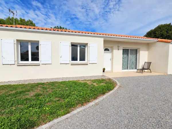 Maison de plain pied 3 chambres 79410 Saint Gelais