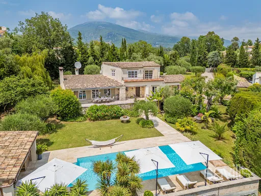 Villa 220 m²