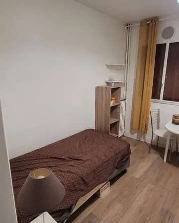 Studio meublé et bien équipé - GARCHES
