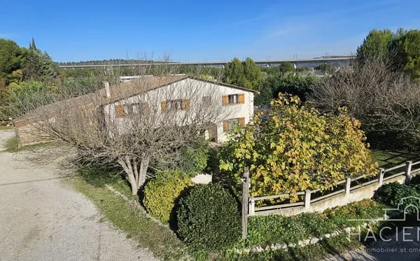 Domaine de 1,6 hectares à 10 minutes d'Aix alliant esprit de
