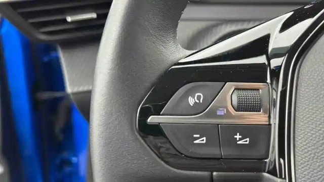 Peugeot 208 electrique 50 kwh 136ch — photo 34
