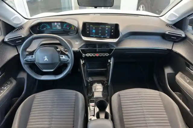 Peugeot 208 electrique 50 kwh 136ch — photo 17