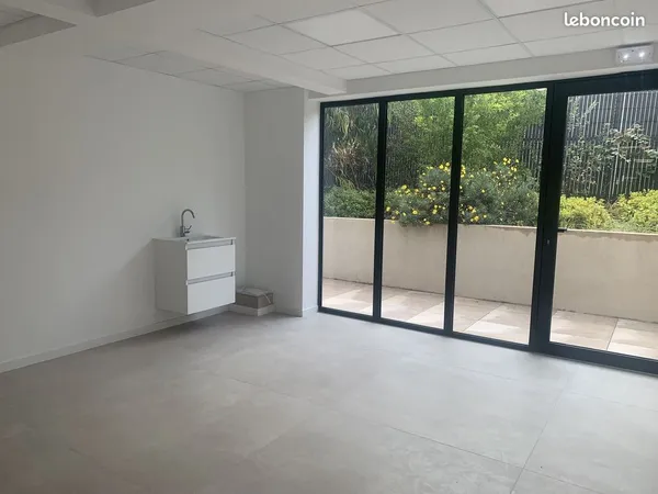Local commercial 63 m² ST CYR SUR MER