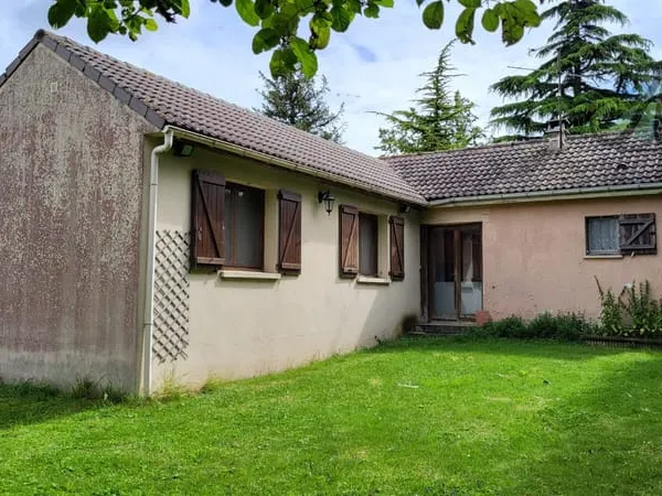 77 - Proche Sergines Maison 3 pièces sur 3454m2 de terrain