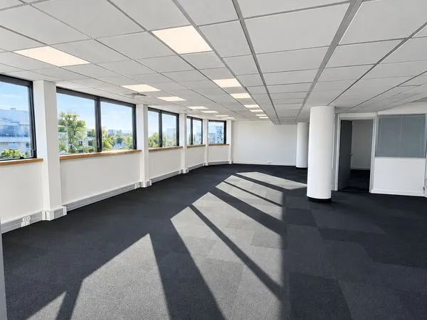 À LOUER - Bureaux lumineux de 149 m² - Face au RER B Robinson - Sceaux (92)