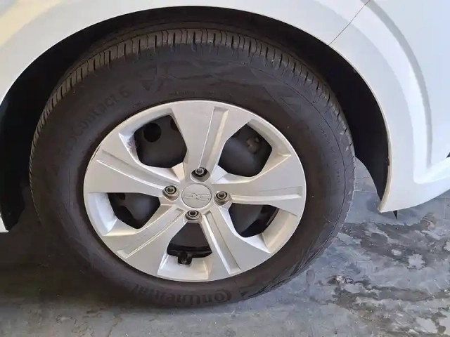 Dacia Sandero sce 65 — photo 8