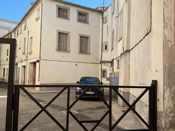 CARPENTRAS CENTRE - ENSEMBLE IMMOBILIER DE RAPPORT - 5 IMMEUBLES - 19 APPARTEMENTS + 7 GARAGES Vente