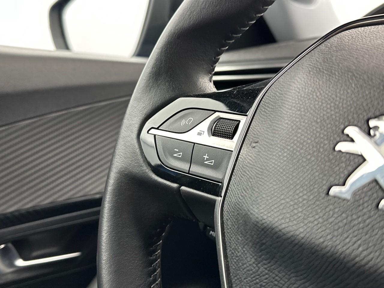 Peugeot 2008 electrique 136 ch style — photo 17