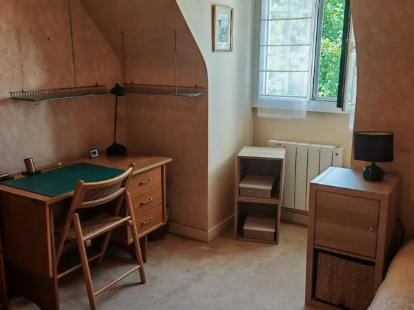 Loue chambre dans maison