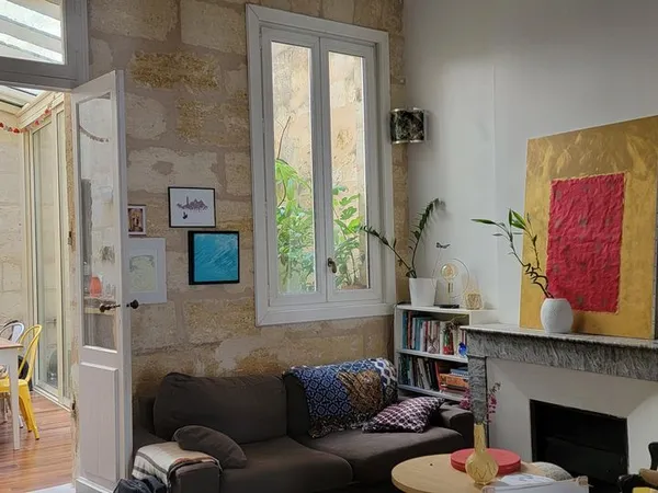 Appartement 127.7m2+ 14.5m2 (balcon et cour intérieure) rénové en plein coeur des chartons