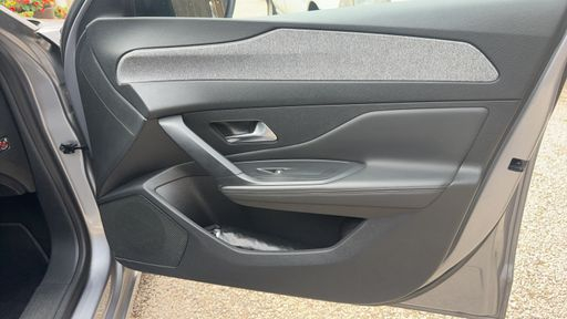 Peugeot 308 SW 1.5 BlueHDi 130 EAT8 - Allure Pack – 2023 – 120877 km – Diesel – Boîte Automatique — photo 32