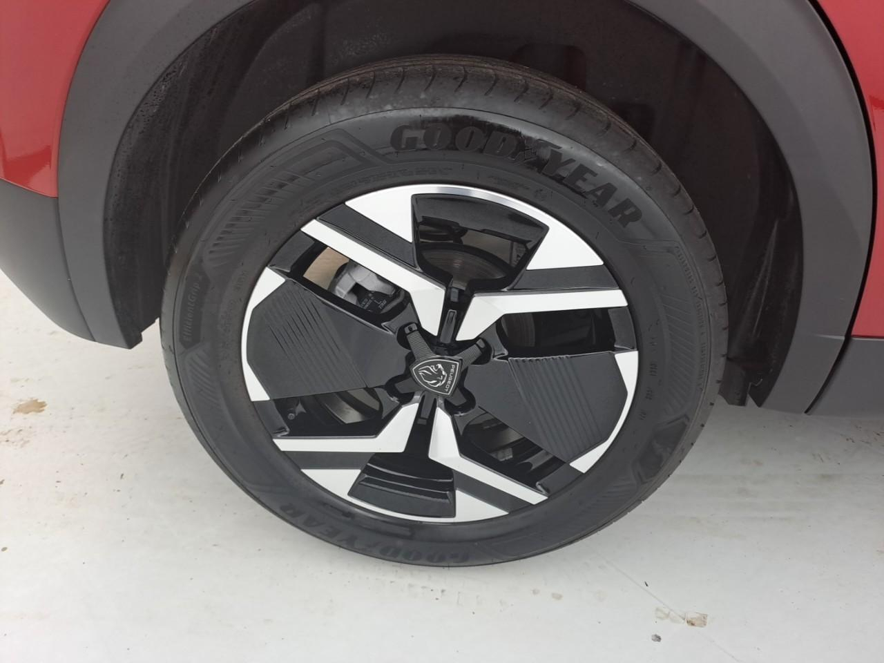 Peugeot 2008 puretech 130 s&s eat8 gt — photo 11