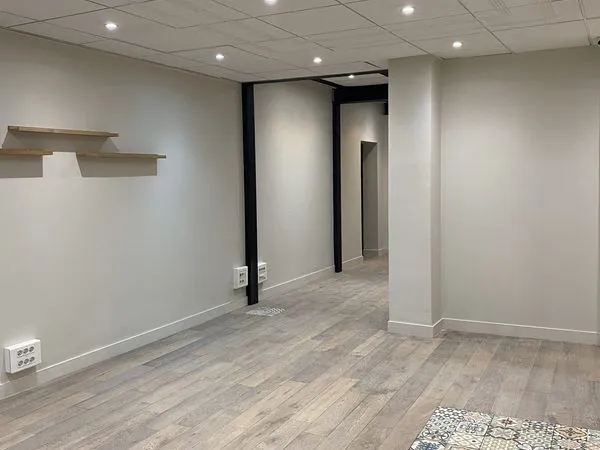 Local 81 m² Paris