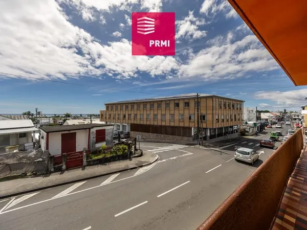 Saint-Benoît - Ensemble immobilier avec local commercial, appartement et dépendance