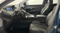 Peugeot 3008 HYBRID 225ch Allure Pack e-EAT8 — photo 12