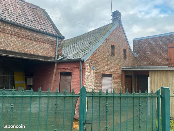 Maison 🏡 de 78 m² avec jardin 🪴, 2 chambres 🛏, 1 bureau 🖥 et atelier 🔨