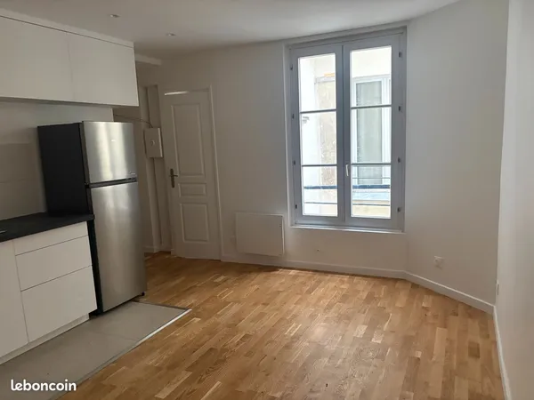 Paris 10e, Goncourt, T2 calme sur cour entièrement rénové