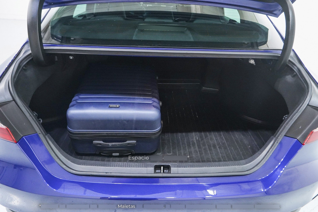 Toyota Camry — photo 16