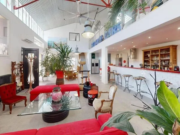 Loft 10 pièces 369 m²