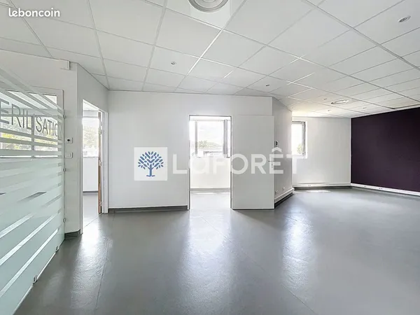Bureaux 98 m² BOURGOIN JALLIEU