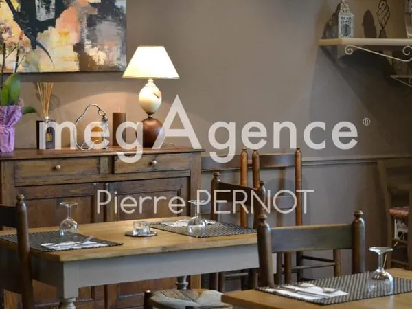 Immeuble avec Café Restaurant et chambres d'hôtes en Vallée du Tarn