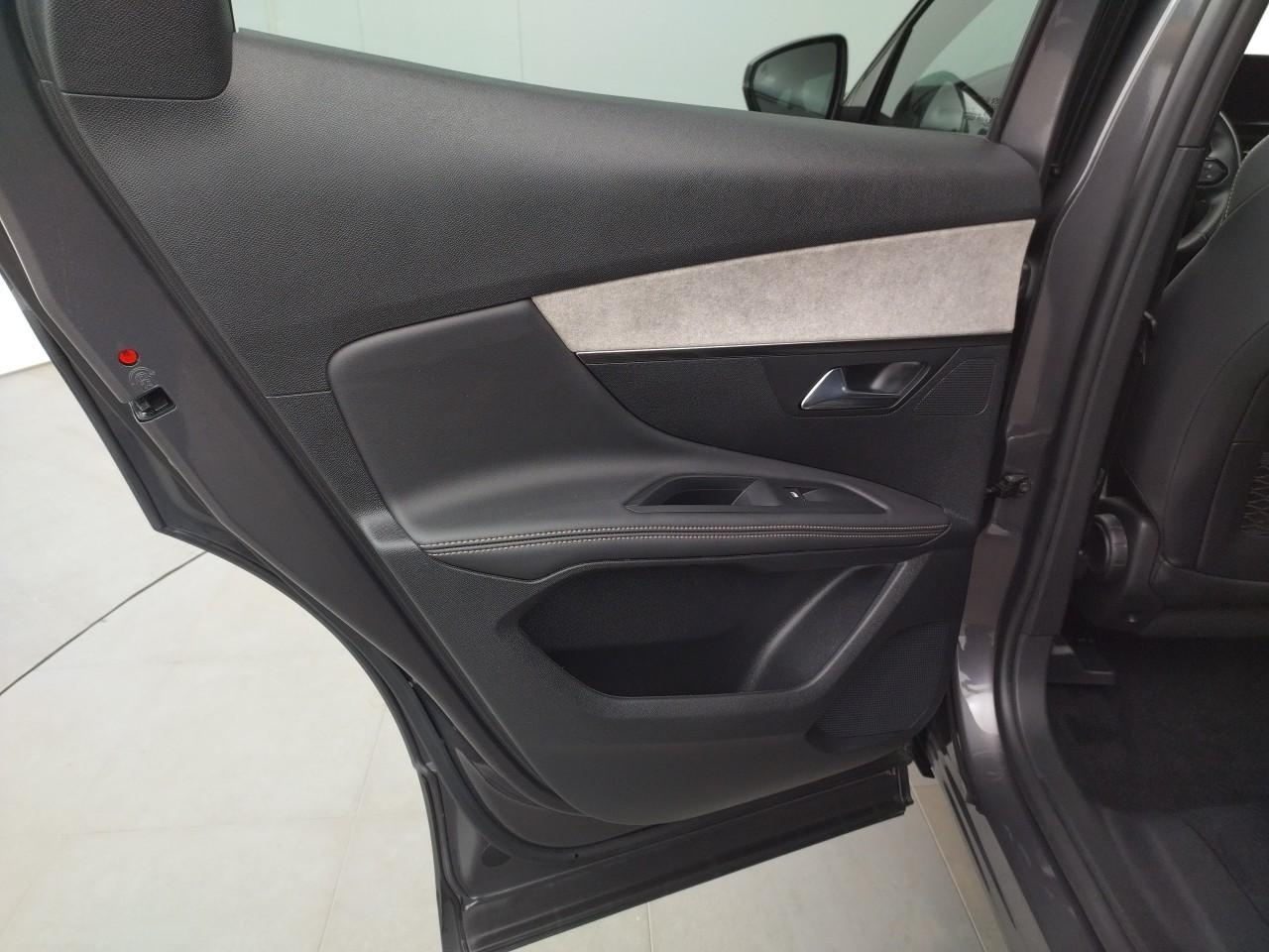 Peugeot 3008 puretech 130ch s&s eat8 gt — photo 24
