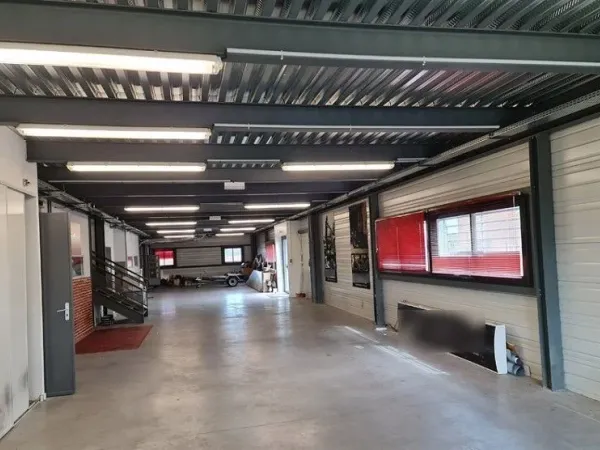 Local 1 pièce 1050 m²