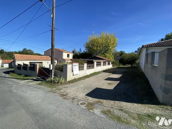 Terrain 584 m²