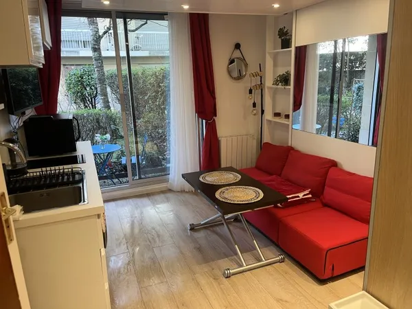 Location studio meublé refait à neuf avec terrasse