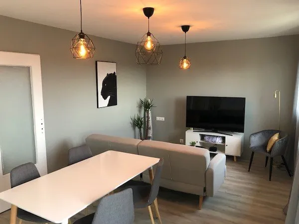 Appartement - 4ème étage - 100,83 m2 - 5 pièces - Meublé