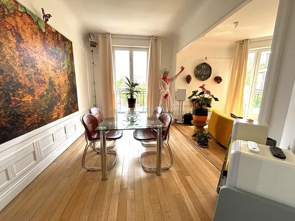 À vendre Spacieux F4 refait à neuf avec balcon et cave