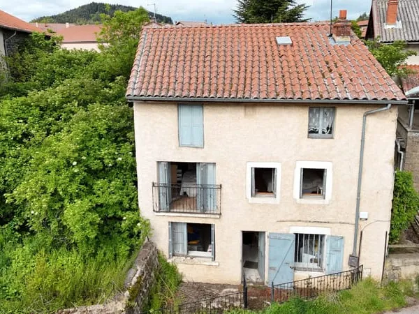MAISON DE VILLAGE A RENOVER