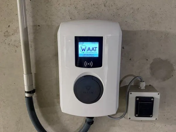 Parking avec borne électrique