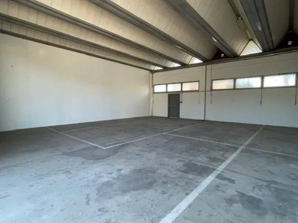 Local d'activité 2376 m²
