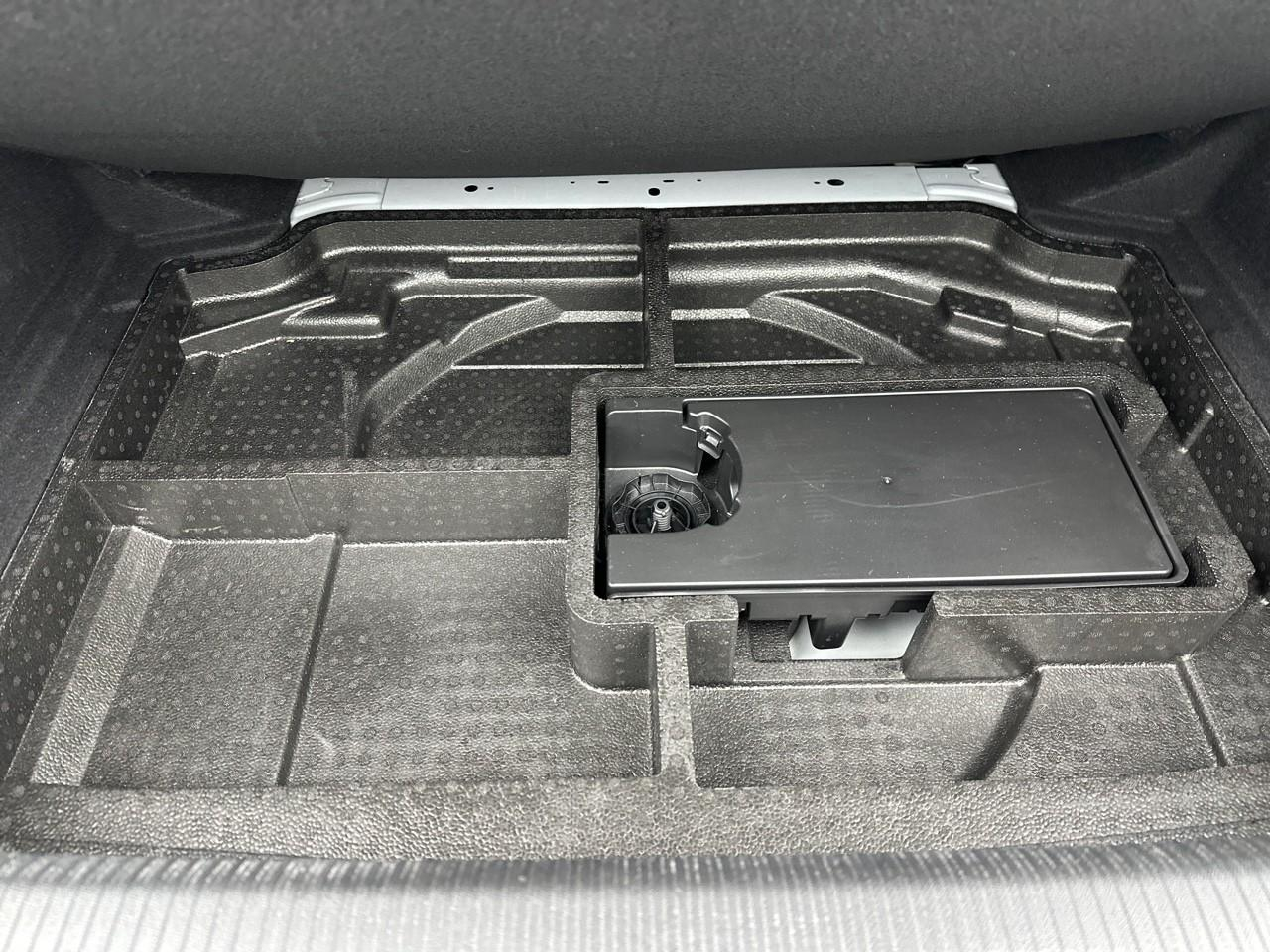 Peugeot 308 hybrid 136 e-dcs6 gt — photo 35