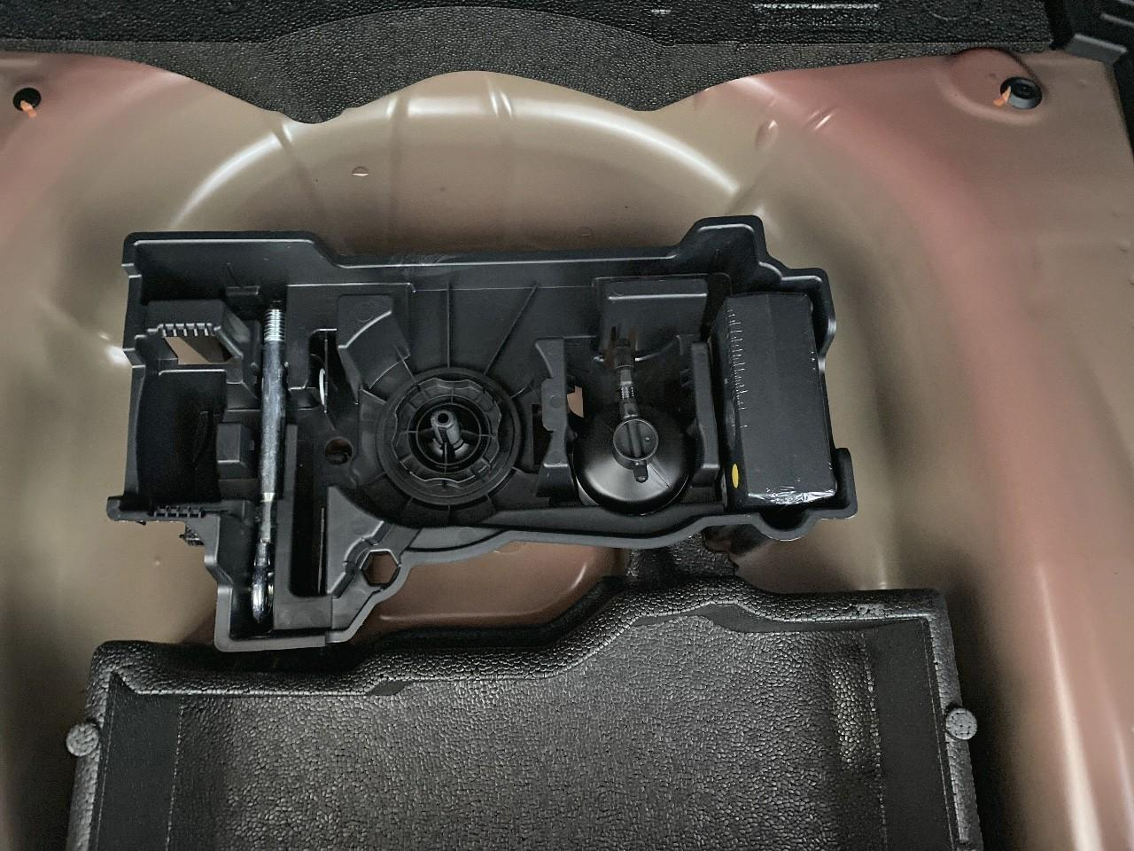 Peugeot 2008 turbo 100 ch bvm6 allure — photo 16