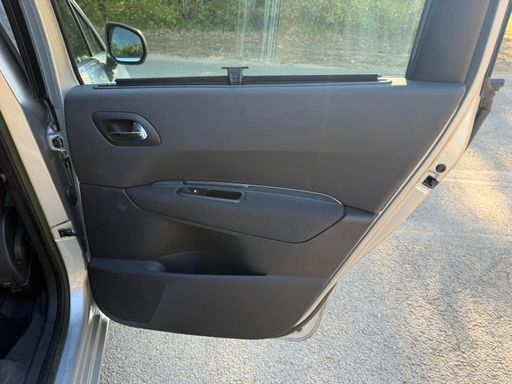 Peugeot 5008 1.6 HDi 115 - Active 7pl – 2014 – 109754 km – Diesel – Boîte Manuelle — photo 26