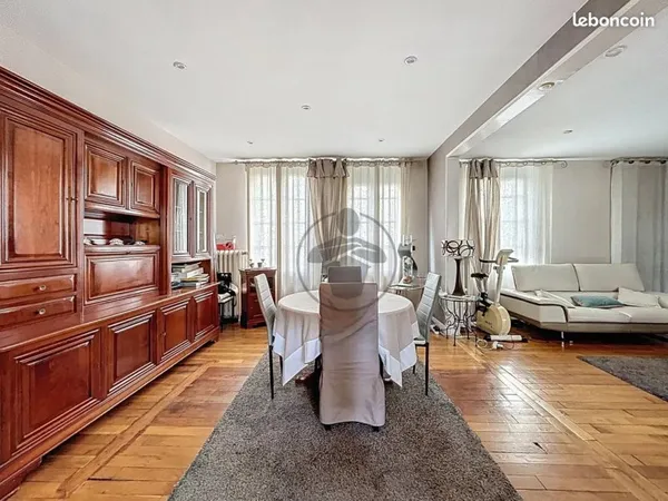 Maison 9 pièces 237 m²