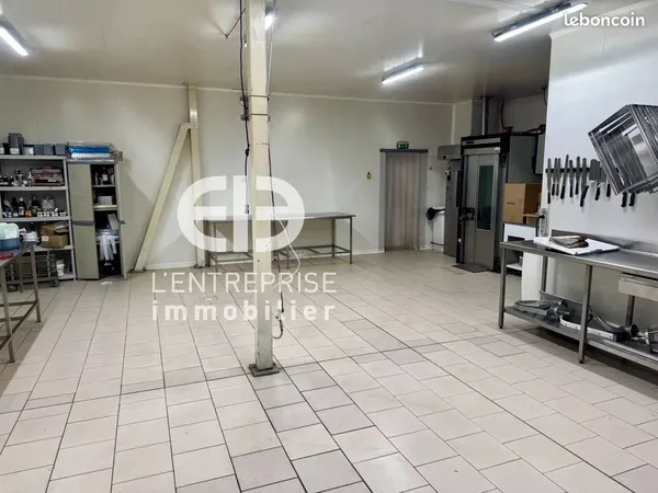 Local 231 m² Carros