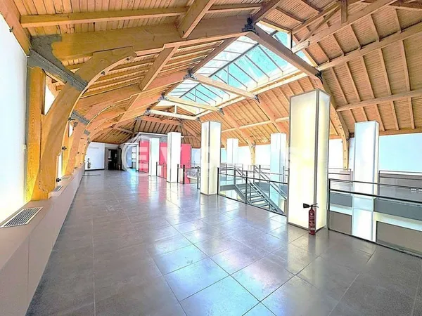 Bureaux 677 m²