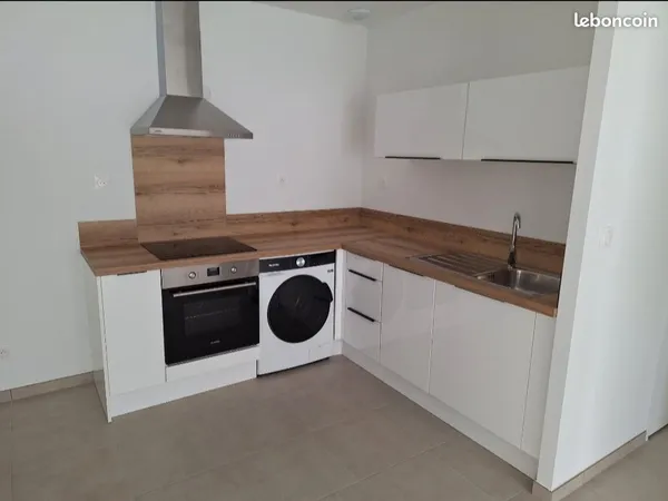 Appartement avec jardin et terrasse couverte