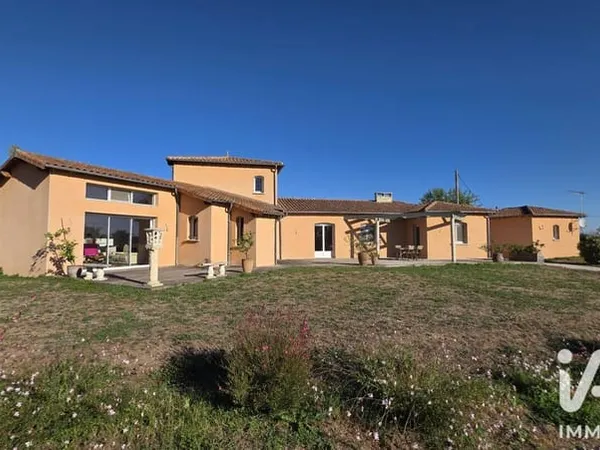 Maison 7 pièces 240 m²
