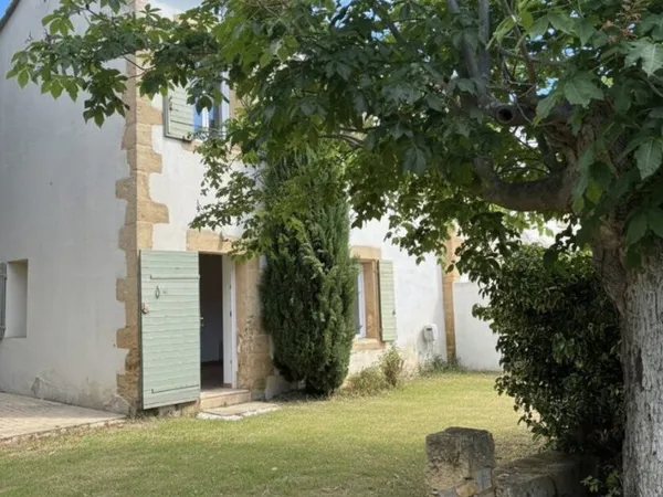 Maison Traditionnelle Rénovée dans un Cadre Idéal
