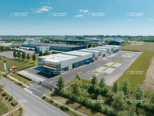 Local d'activité 987 m²
