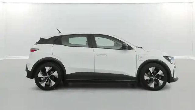Renault Megane e-tech ev60 220 ch optimum charge — photo 15